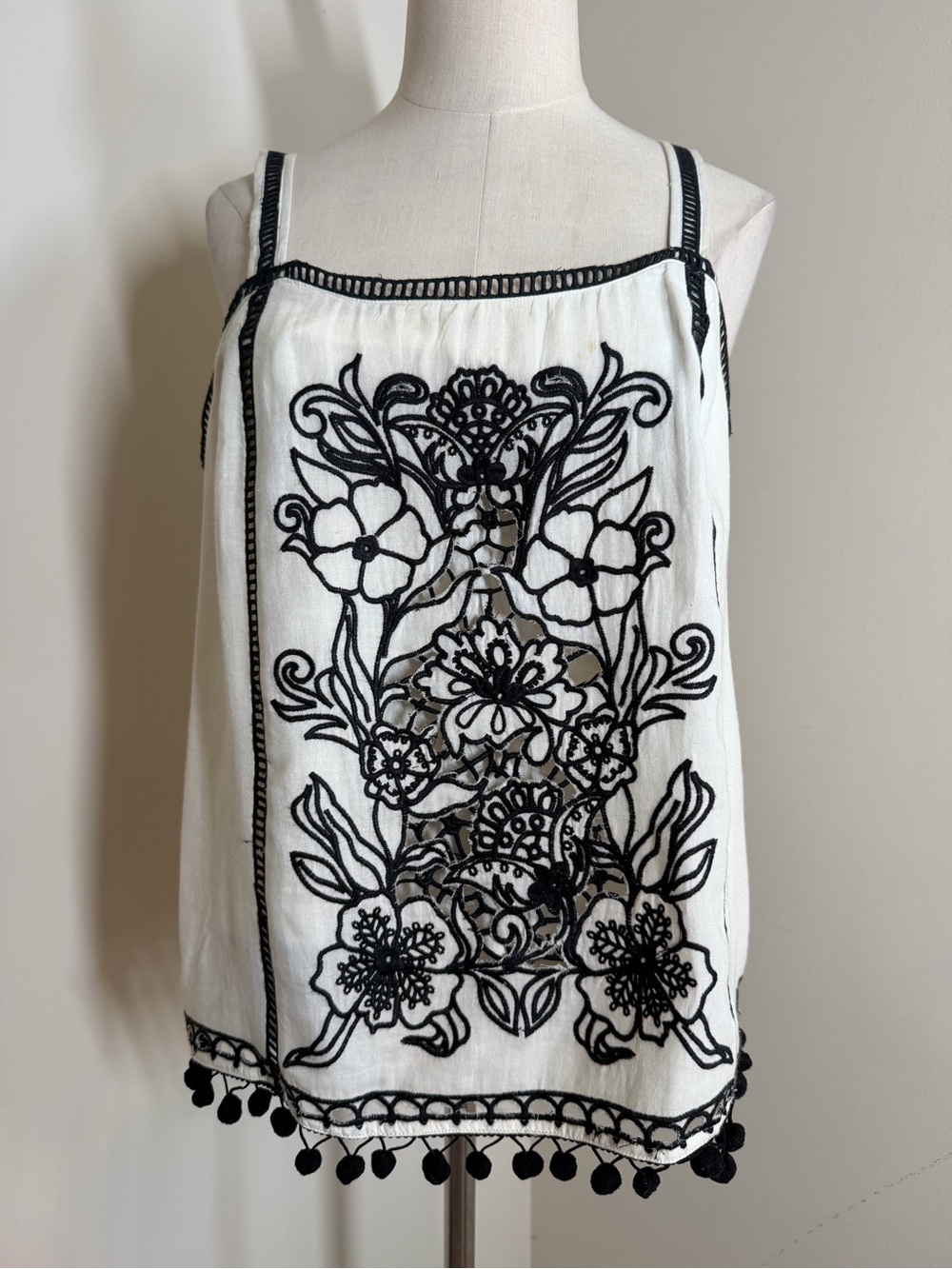 Anthro Akemi + Kin Women’s Black White Floral Embroidery-SZ 4- Pom Poms TankTop